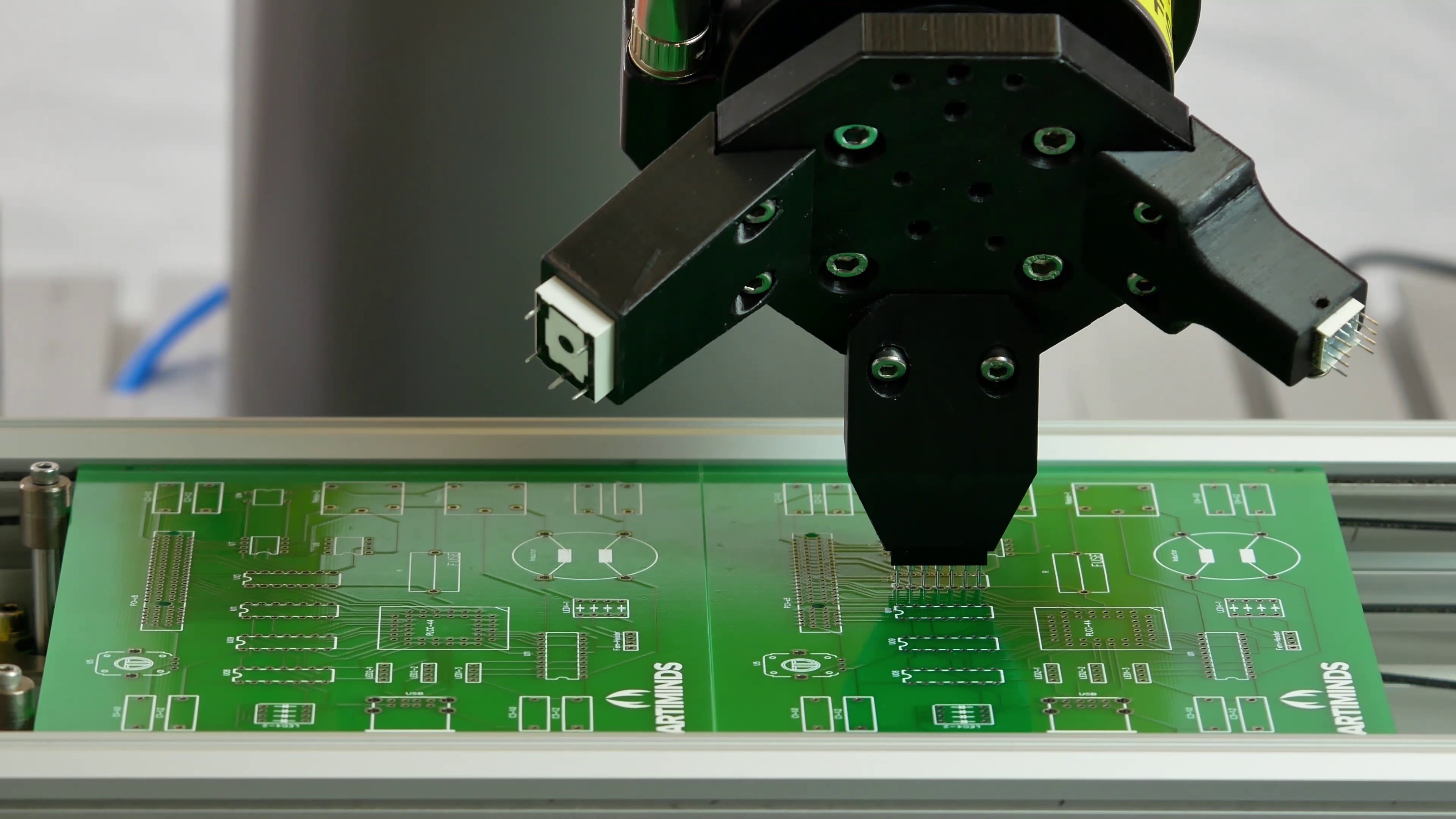 2020_06_PM-ArtiMinds-KIRK-THT-Close_web