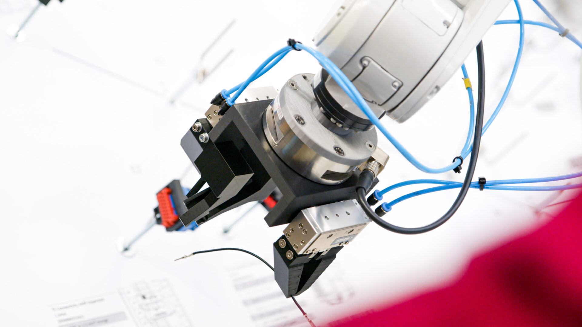 ArtiMinds Robotics – Kraftgeregelte Montage und Handling von Kabeln