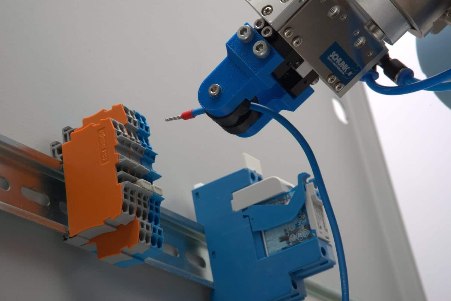 ArtiMinds Robotics - easily solve demanding applications like ribbon cable assembly with ArtiMinds